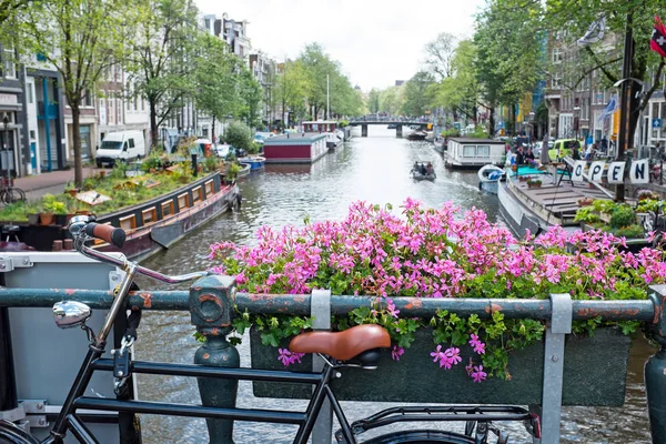 Cidade cênica em Amsterdã os Países Baixos no Prinsengracht — Fotografia de Stock