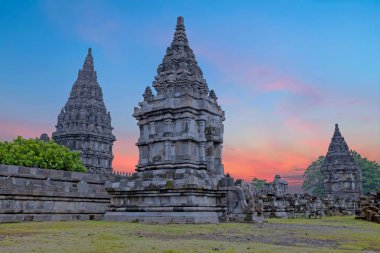 Prambanan veya Candi Rara Jonggrang bir Hindu tapınağı içinde bileşik olduğunu 