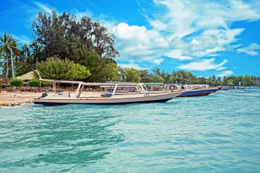 Endonezya, Asya Gili Meno plajda geleneksel tekneler