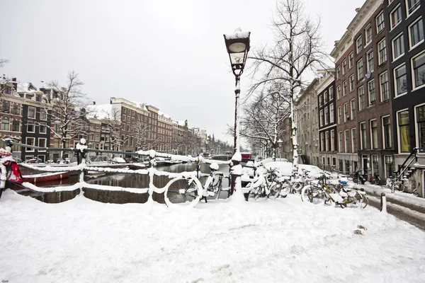 Snowy Amsterdam v Nizozemsku — Stock fotografie