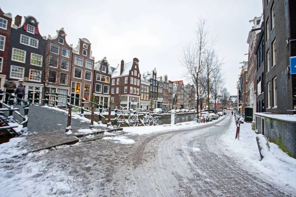 Snowy Amsterdamu w Holandii w zimie — Zdjęcie stockowe