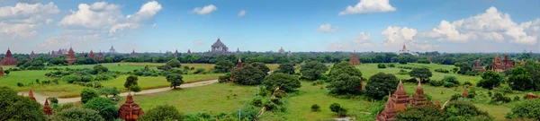 Scenic view of buddhist temples in Bagan , Myanmar — Stock Photo, Image