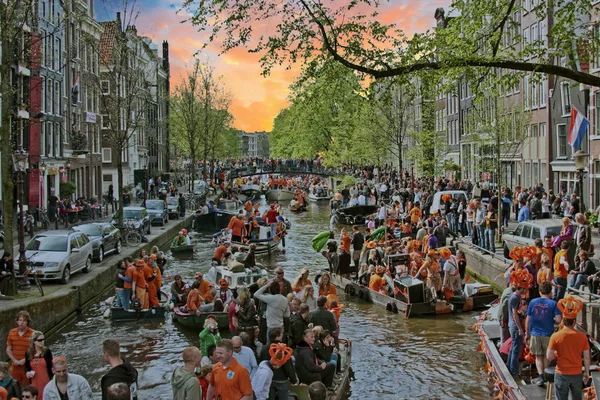 AMSTERDAM, NETHERLANDS - APRIL 27: Kings day on April 27, 2017 i — Stock Photo, Image