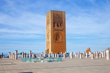 Marocco, rabat. Kral'ın Türbesi karşısında Hasan Kulesi m