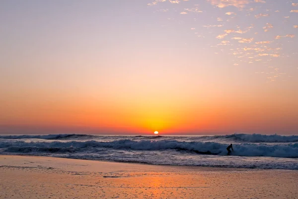 Pôr do sol no oceano atlântico em Portugal — Fotografia de Stock