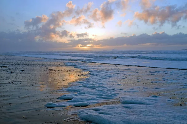 Západ slunce v Atlantském oceánu v Portugalsku — Stock fotografie