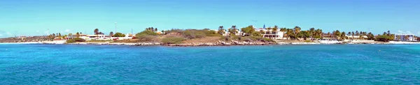 Panorama vanaf de westkust op Aruba eiland in het Caribisch gebied-Se — Stockfoto