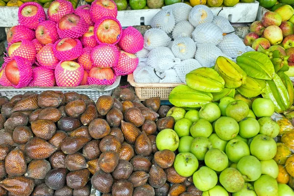Ovoce na trhu v Indonésii Java — Stock fotografie