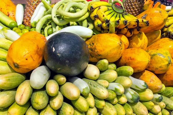 Ovoce a zeleniny na trhu v Indonésii Java — Stock fotografie