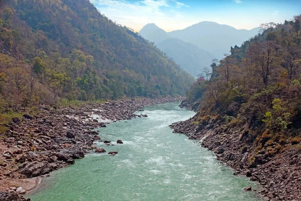 El río Ganges en la India en Laxman Jhula — Foto de Stock
