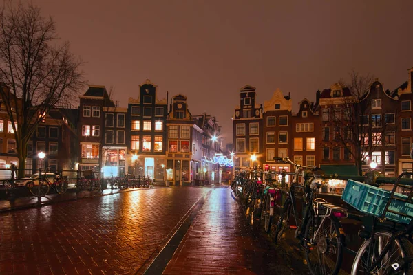 Amsterdam di notte nei Paesi Bassi a Natale — Foto Stock