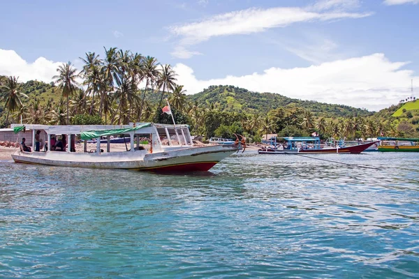 インドネシア アジアでギリ ・ メノの伝統的なボート — ストック写真