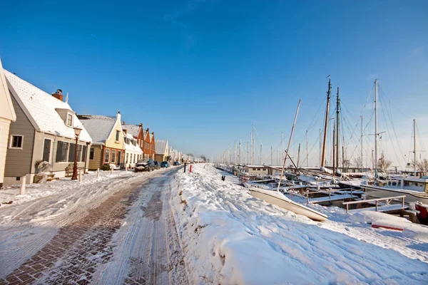 Snöiga Durgerdam vintertid i Nederländerna — Stockfoto