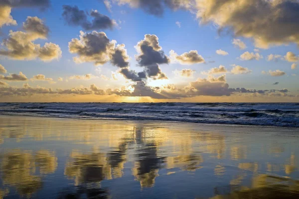 Zonsondergang op de Atlantische Oceaan in Portugal — Stockfoto