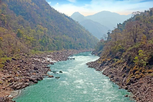 Floden Ganges i Indien på Laxman Jhula — Stockfoto