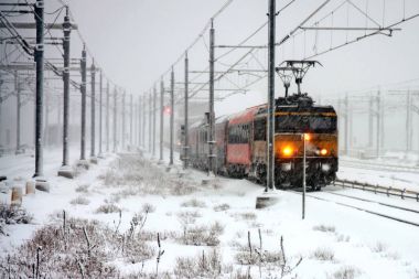 Tren Amsterdam Hollanda şiddetli kar fırtınası sürüş