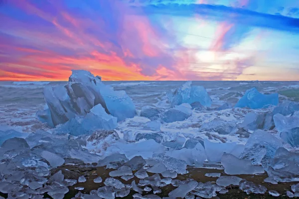 Spiaggia di diamante nei pressi di J Ligukuls Ligurl in Islanda al tramonto — Foto Stock