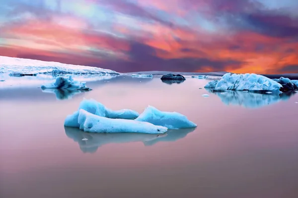 Geleira Solheimajokull na Islândia ao pôr-do-sol — Fotografia de Stock