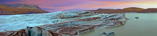 Lago de gelo Jokulsarlon na Islândia ao pôr-do-sol — Fotografia de Stock