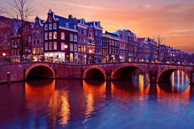 Hollanda 'da geceleyin Amsterdam