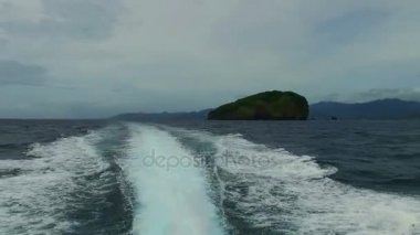 Yüksek hızlı Bali deniz Endonezya üzerinde seyir