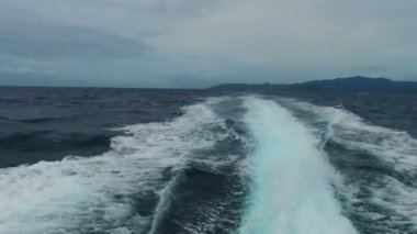 Yüksek hızlı Bali deniz Endonezya üzerinde seyir
