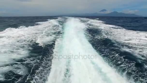 高速巡航在巴厘岛海印度尼西亚 — 图库视频影像