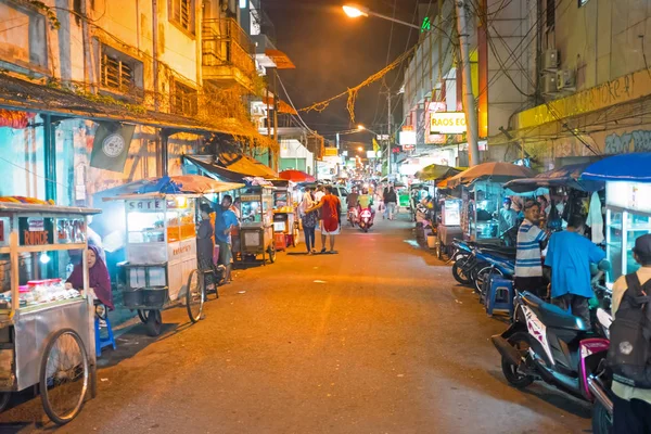 YOGJAKARTA, INDONESIA - 16 DE DICIEMBRE DE 2016: Vista de la calle en Yogjaka —  Fotos de Stock