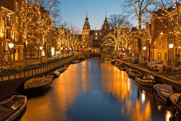 Tempo de Natal em Amsterdã com o Rijksmuseum na Holanda — Fotografia de Stock