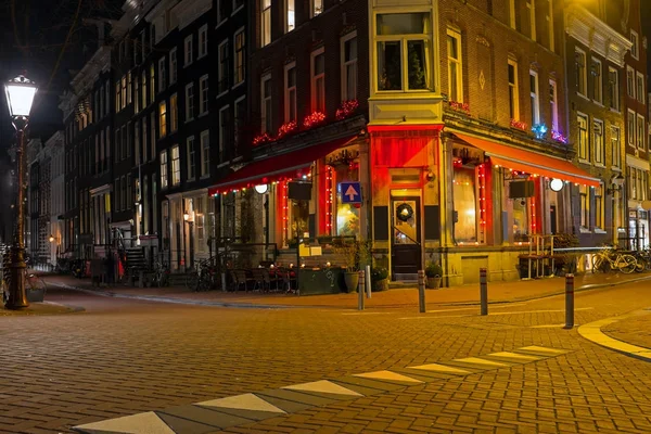 Rogu ulicy w Amsterdamie Holandia w nocy — Zdjęcie stockowe