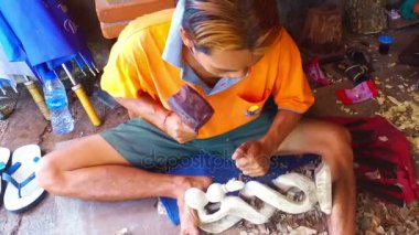Woodworker sanat eseri Bali Endonezya oluşturma