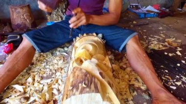 Woodworker sanat eseri Bali Endonezya oluşturma