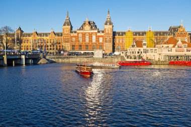Şehirden Amsterdam Merkez Tren Garı Nethe içinde ile doğal