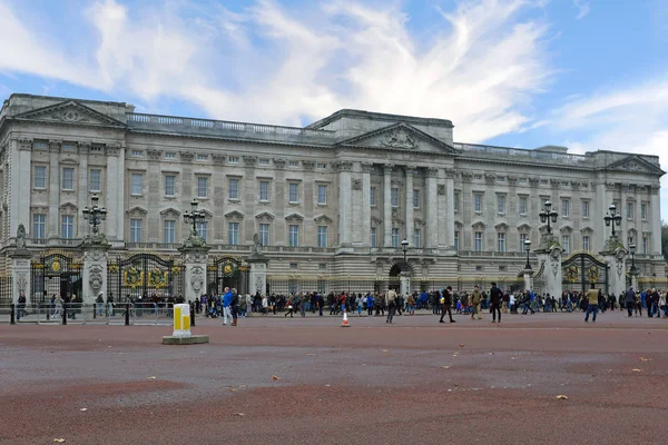 LONDON, UK - November 28: Buckingham Palace, London, England on — Stock Photo, Image