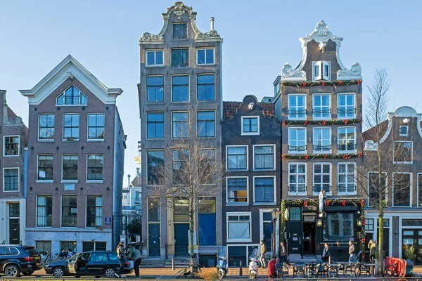 阿姆斯特丹房子在 Oudezijds Voorburgwal 在荷兰 — 图库照片