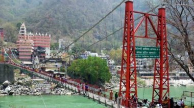  Laxmanjhula Hindistan'da yaya köprüsü