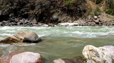  Hindistan'da Ganga nehrinde rafting
