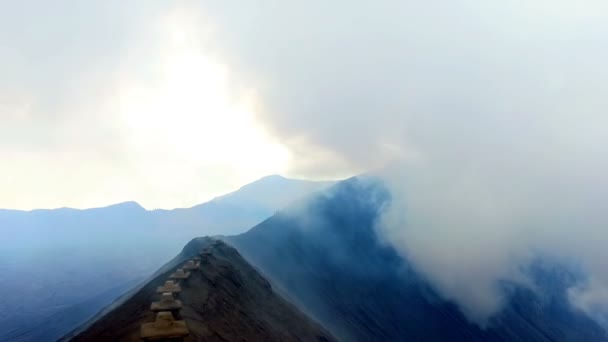 インドネシア ジャワのブロモ火山の火口からの端の — ストック動画