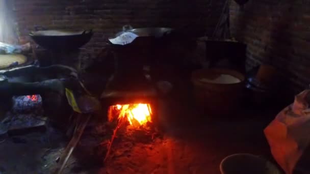 Teig Auf Feuer Erhitzen Spaghetti Auf Altmodische Weise Auf Java — Stockvideo