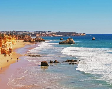 Portimao Portekiz 'deki Praia da Rocha' dan havadan.