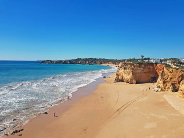 Portimao Portekiz 'deki Praia da Rocha' dan havadan.