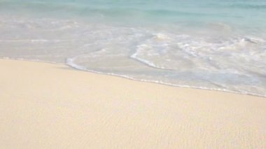 Tropikal dalgalar Aruba Island Karayip Denizi üzerinde