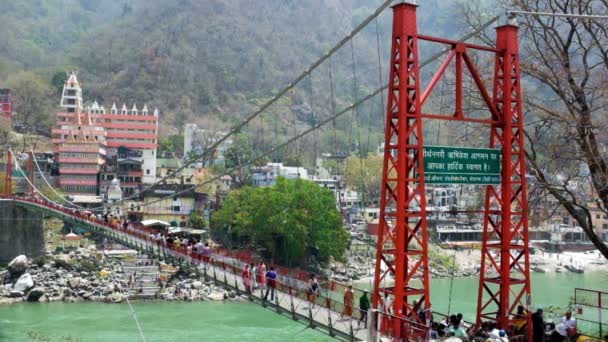 Laxmanjuhla India Aprile 2017 Passerella Laxmanjhula India — Video Stock