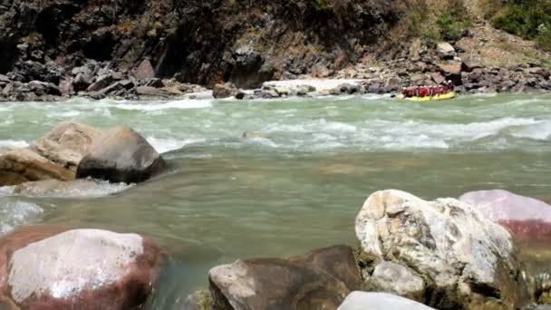 Rafting Rivier Ganges India — Stockvideo
