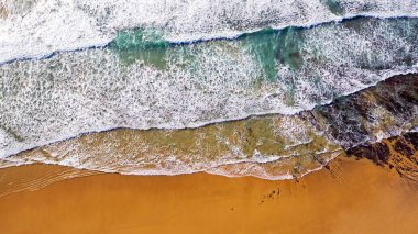 Okyanus dalgaları Portekiz westcoast kıyıdan isabet