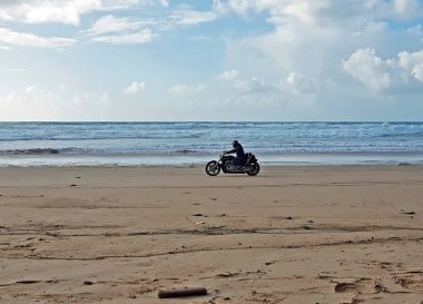 Plajda motorlu sürüş