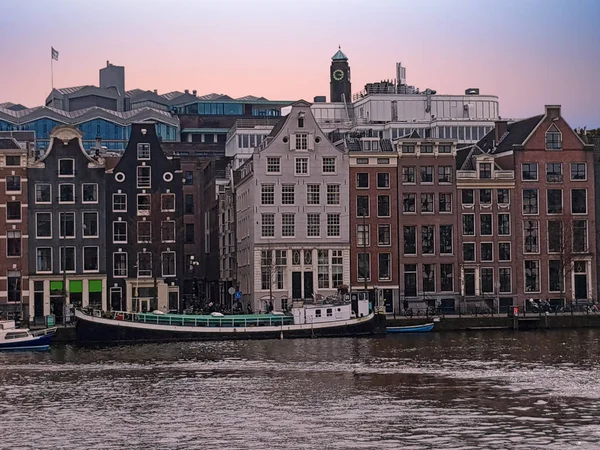 Amsterdam casas no centro da cidade de Amsterdã, na Holanda em — Fotografia de Stock