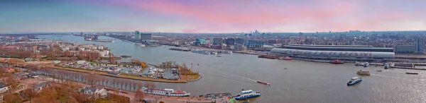 Vzdušný výhled z přístavu a z města Amsterdam v t — Stock fotografie