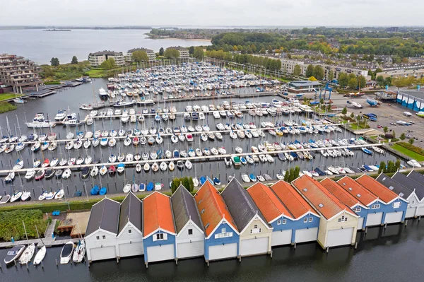 Aéreo do porto de Huizen, nos Países Baixos — Fotografia de Stock