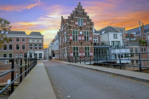 Malownicze miasto z średniowiecznego miasta Gorinchem w Holandii — Zdjęcie stockowe